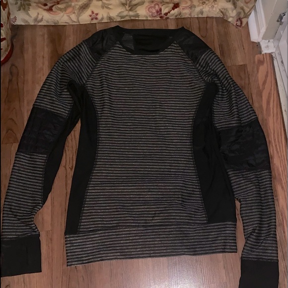 Women’s size medium Active top with thumb holes - Picture 1 of 8